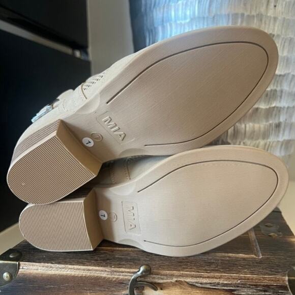 MIA Katrine Booties in Tan - Picture 9 of 10